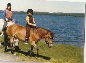 liten helena på jolly.jpg